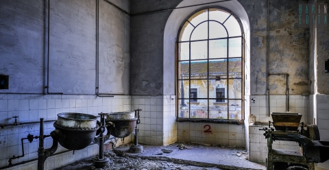 Antichi macchinari e silenziosi corridoi: la Manifattura Tabacchi prima della sua trasformazione